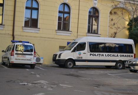 Interpelare UDMR în Consiliul Local: De ce nu mai sunt inscripţionate maşinile Poliţiei Locale şi în limba maghiară?